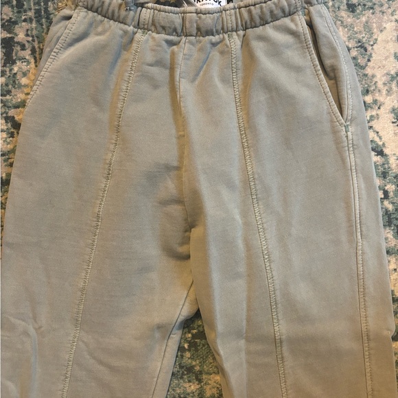 Local brand!! Cropped sweatpants - Picture 4 of 6